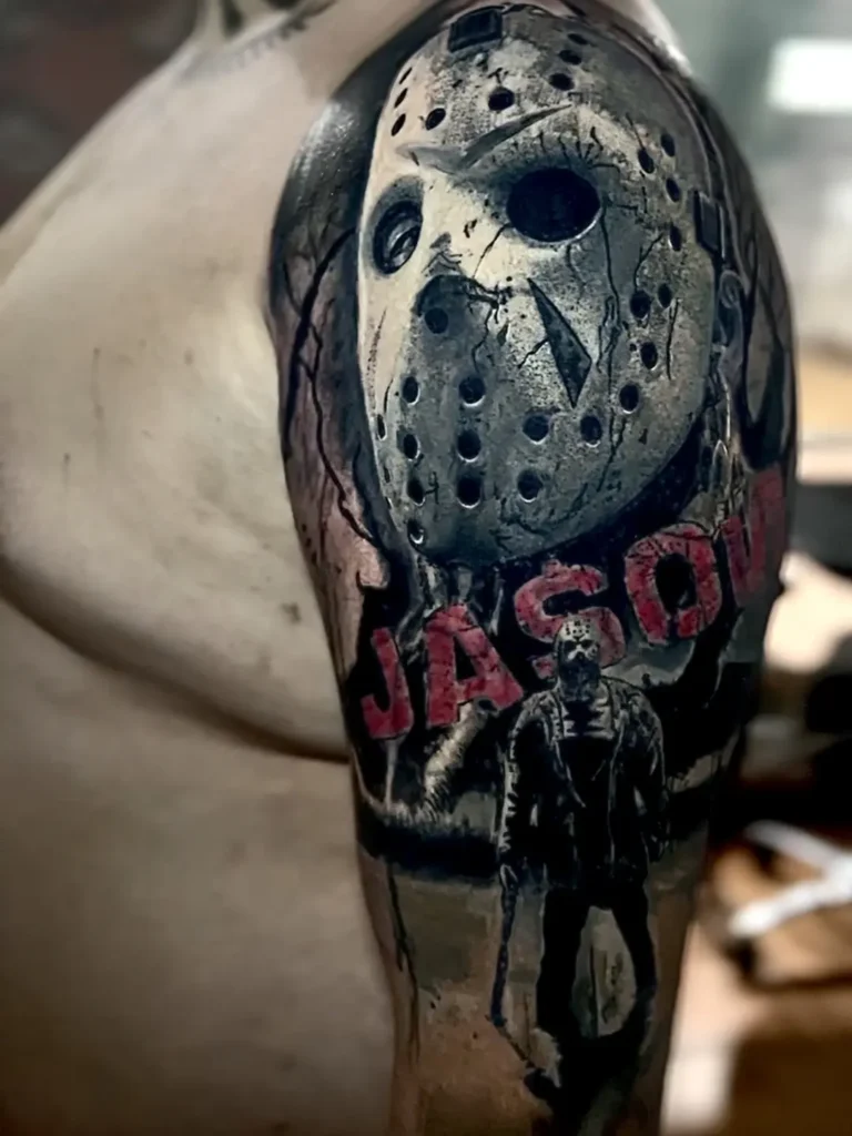Tattoo-Malaga-Diavel-Tatuajes-Super-Realistas-22 Tatuaje realista de Jason Voorhees (estilo superrealista) en el hombro