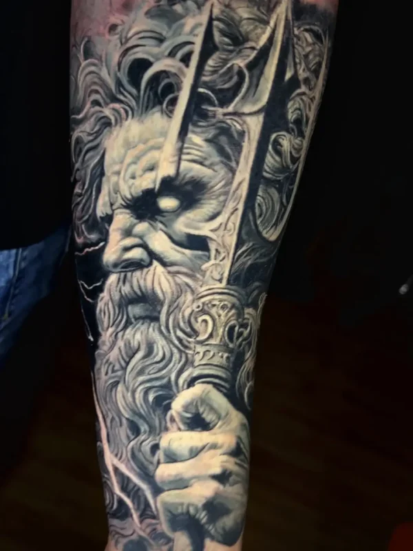 Tatuaje en el antebrazo de Neptuno